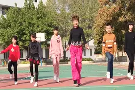 2018儿童鬼步舞9步《捉泥鳅》，师生愉快表演教学，看完就会跳！