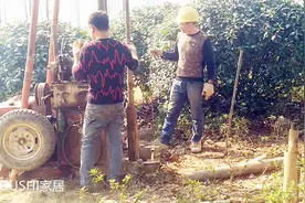 钻井机打到什么土层显示即将出水，看看打井师傅们的经验就知道了视频封面