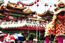 美国媒体：中国的春节霸占了整个美国，都沉迷于研究自己的属相视频封面