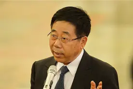 教育部部长陈宝生：让教师成为人们心中羡慕的职业！视频封面