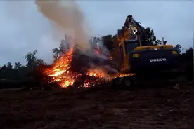 世界上技术最好的工程车司机 能完成如此高难度的施工作业！