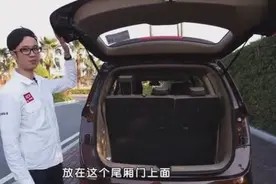 改款宝骏730试驾评测：上汽通用五菱销量不可战胜的神话保证！视频封面