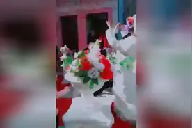 看到小孩抢花，有点担忧呀！视频封面