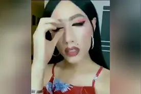 “女神”卸妆后，竟变成了一个大帅哥！我都看傻眼了！视频封面