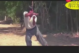 洪金宝苦练洪拳十二指桥手的珍贵场景，不愧是最灵活的胖子视频封面