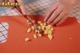 实用小技巧，切了生姜后沾上了味道，如何快速祛除！
