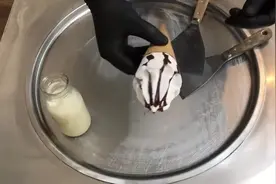 难得一见的炒冰淇淋，居然冰淇淋都可以炒真的是美食无边界视频封面