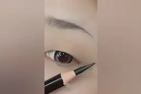 小眼睛的这样画眉毛自然有漂亮