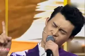 小沈龙台上唱起了改编神曲，这波操作我服了！