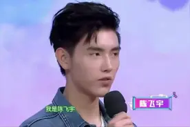 陈凯歌陈红俩儿子颜值差别也太大了！网友：确定是一个妈生的？