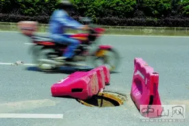 映翠豪庭小区出入口沙井盖丢失 行人心惊图片