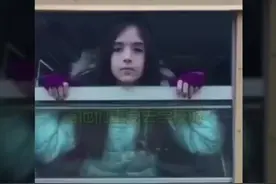 爆笑！家长把孩子送去上学的那一刻，简直爽爆了！视频封面