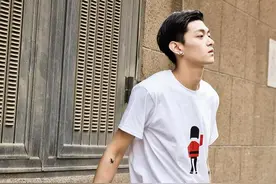 撞衫尴尬？那就试试这些性冷淡的潮味T恤图片