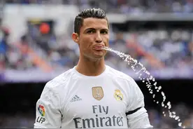 C罗为中国球迷们开新浪微博账号，顺便代言了努比亚Z11手机图片