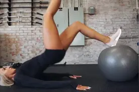 健身就得这么练！美国女神级健身网红，这身材我就问：谁不喜欢？视频封面