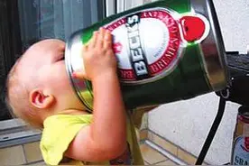 10岁两哥们学大人豪爽拼酒拼进医院 一个孩子喝昏迷图片