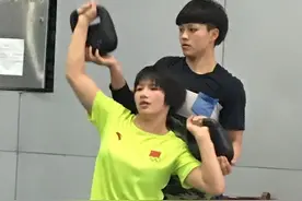 广西女子摔跤队开展公开训练课图片