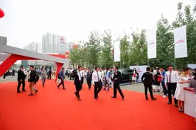 这家4S店竟然三个品牌同台销售，甚至共用一套服务体系这是咋回事？图片