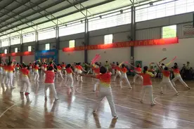 2016全国柔力球大篷车公益推广万里行活动走进广西南宁图片