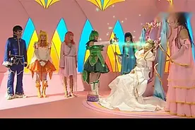 巴啦啦小魔仙之绿魔仙帮魔仙女王治疗，女王陛下重伤不能使用魔法