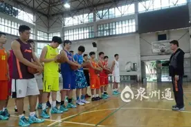 中国大学生篮球联赛即将开赛 华大男篮今日出征图片