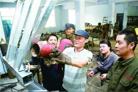 莱芜“机器人”夫妇：不懈追求 圆儿时梦想图片