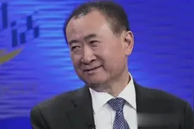 主持人晒出一张照片，王健林看完：那一天我宣布退出足球视频封面