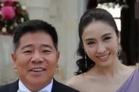 46岁黎姿与残障老公近照，原来黎姿每天面对这样的他视频封面