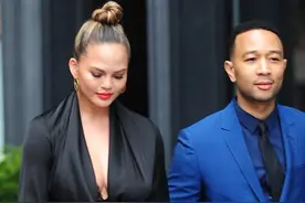 约翰传奇与爱妻泰根“弃子”出街 十指紧扣秀恩爱情义浓图片