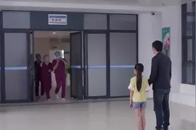 小女孩反对父母生二胎，当弟弟出生后，她这么做视频封面