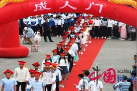 成都金堂县淮口中学举行首届成人礼图片