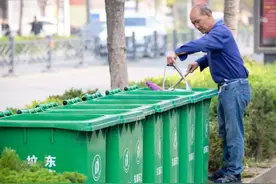 东海实行垃圾桶港湾式设置 把道路让给行人和车辆图片