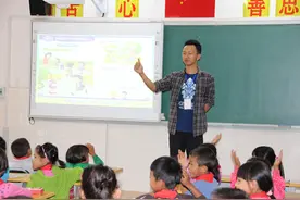 西双版纳80后英语老师的教学梦图片