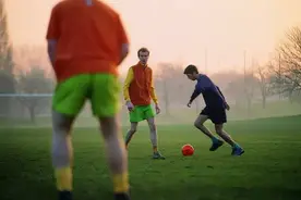 足球，能让一个男人变得更男人图片