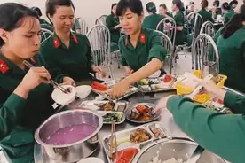 实拍越南军营中的女兵食堂，高端大气，伙食很丰富视频封面