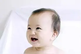 宝宝护理——如何帮助宝宝拍嗝图片