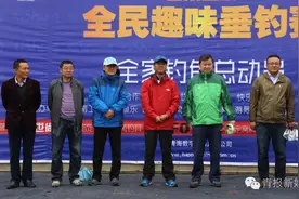 听说，下雨天来一场垂钓很不错哦！图片