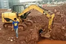 难道你们挖掘机从来都不干正事吗图片