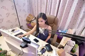 月入30万！直播睡觉也有人捧场送礼物！揭秘网络主播们的日常图片