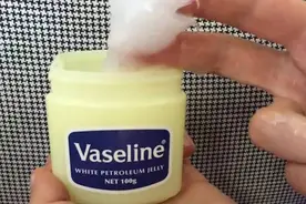 9 种另类美容技法，一瓶凡士林就搞定图片