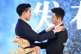 《危城》男神刀枪火并 京晏组合秒变史密斯夫妇图片