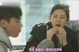 韩国女星嫁到中国草莓论斤吃，把同伴羡慕坏了：一个不得3万啊？视频封面