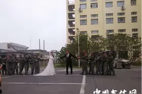 长春师范大学大四女孩带男友拍婚纱毕业照 学弟学妹帮忙图片