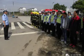 交警大队开展道路交通事故 应急救援演练图片