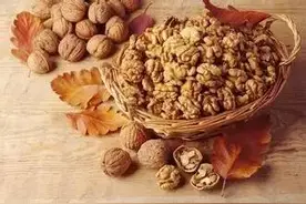 核桃虽好，吃多了也不行图片