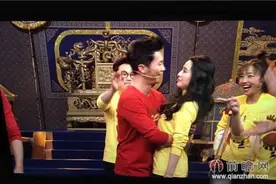 范冰冰深夜给李晨煮饺子 大黑牛紧搂范爷不撒手图片