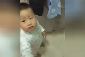 他爸怕我儿子打扰他玩游戏，放了个我儿子最怕的猪在门口守门视频封面