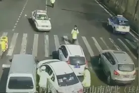 无证套牌冲卡又撞警车，男子道路中央“演大片”视频封面