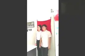 话说拍结婚照不是坐下拍的吗？视频封面