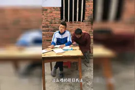 被作业为难的学生 改编歌曲 唱出成绩差学生的心声 唱的太逗了视频封面